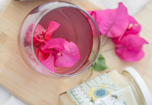 SHOT DE BUGAMBILIA “La flor que no es flor”